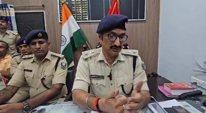 Crime News: जेडीयू नेता विभव राय हत्याकांड में बड़ा खुलासा,पुलिस ने शूटर सहित चार को दबोचा,पढें कैसे रची गई थी हत्या की साजिश