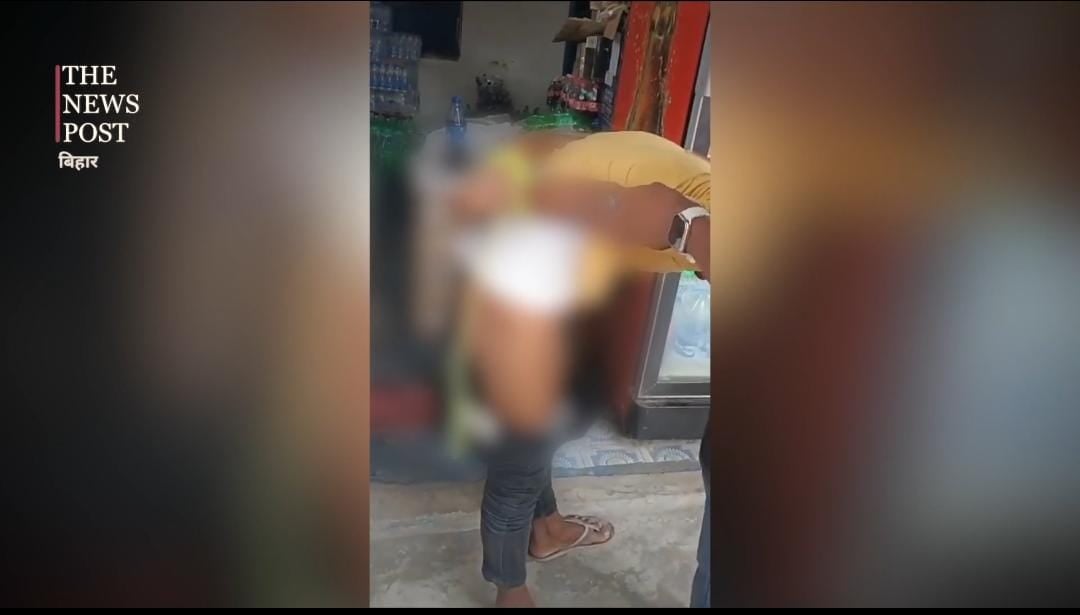 शर्मनाक: बिहार में युवक को मिली तालिबानी सजा, चोरी के आरोप में बंधक बना प्राइवेट पार्ट में डाला मिर्ची, देखिए VIDEO