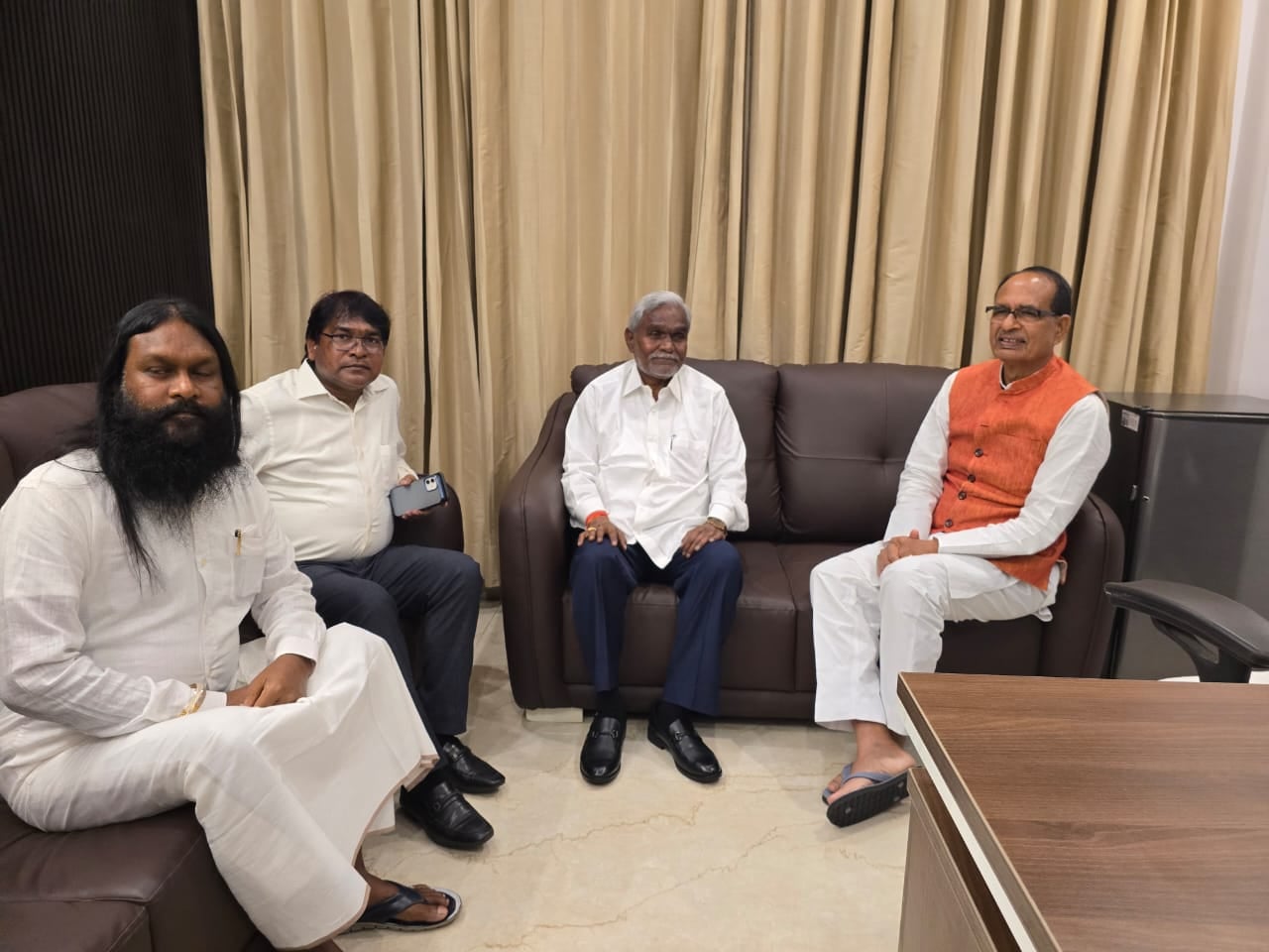 चंपाई सोरेन ने झारखंड विधानसभा चुनाव प्रभारी और केंद्रीय मंत्री शिवराज सिंह चौहान से मुलाकात की, जानिए क्या हुई चर्चा