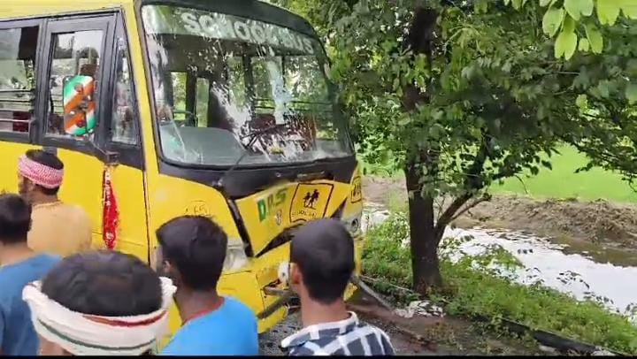 Bihar:कैमूर में स्कूली वाहन व बाइक की टक्कर में चाचा भतीजे की मौत, परिवार में मचा कोहराम