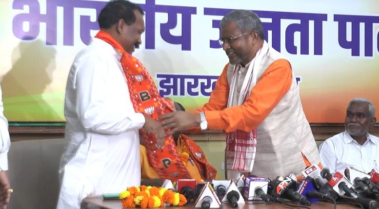 चंपाई के बाद अब एक और पूर्व मुख्यमंत्री का भाजपा में स्वागत! चुनाव से पहले बड़ा खेल, छिड़ी जंग