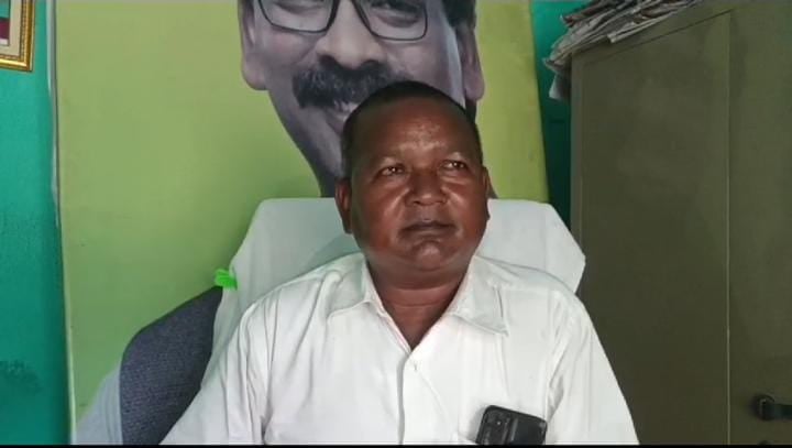 Saraikela:चंपाई सोरेन के साथ झामुमो कार्यकर्ता भी कर रहे हैं बीजेपी  का रूख, पढ़ें इस पर राजनगर झामुमो के प्रखंड अध्यक्ष ने क्या कहा