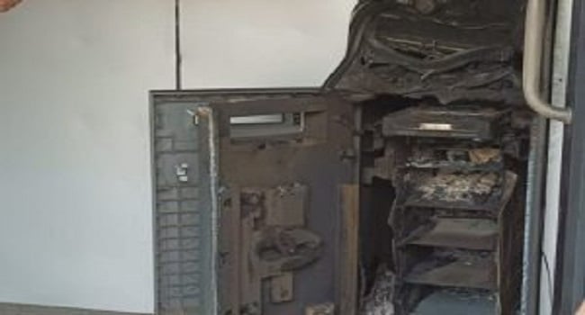 पहले चुराया ट्रक, फिर SBI के एटीएम से उड़ाए 25 लाख रुपए, जानिए चोरों ने वारदात को कैसे दिया अंजाम