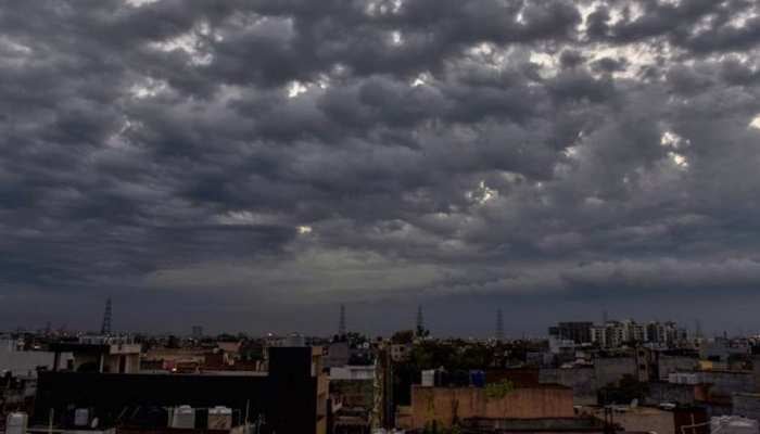 Weather Update: झारखंड में अगले 5 दिनों तक कहीं हल्की बारिश तो कहीं छाए रहेंगे बादल, संथाल-कोयलांचल के इन जिलों में वज्रपात का अलर्ट