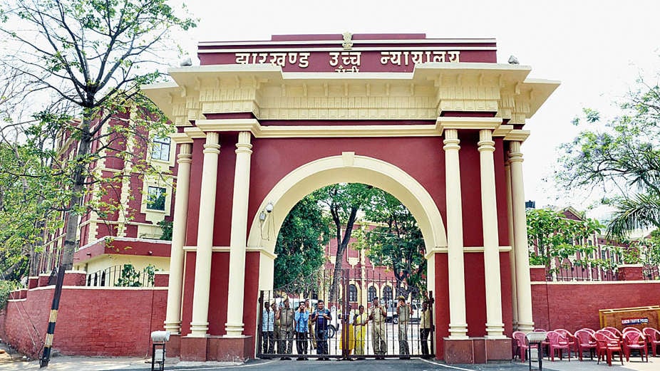 HC की फटकार, जब लोग श्मशान पहुंचने लगते हैं, तब सरकार जागती है