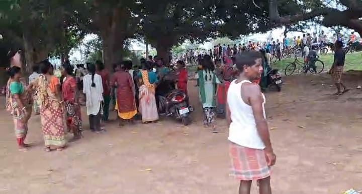 दुमका: मिड डे मिल में मिला मरी छिपकली, 20 छात्रों की बिगड़ी तबियत