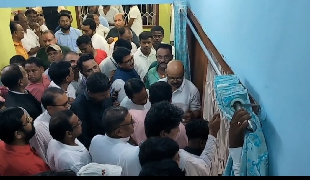Jharkhand Election : धनबाद विधानसभा सीट कांग्रेस -भाजपा के लिए क्यों हो गया है "सेफ",पढ़िए इस रिपोर्ट में !!