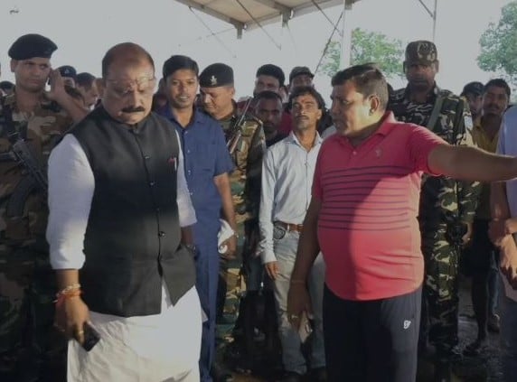 गढ़वा में कल ‘आपकी योजना आपकी सरकार आपके द्वार’ कार्यक्रम में शामिल होंगे CM सोरेन, मंत्री मिथलेश ठाकुर ने अधिकारियों को दिए निर्देश