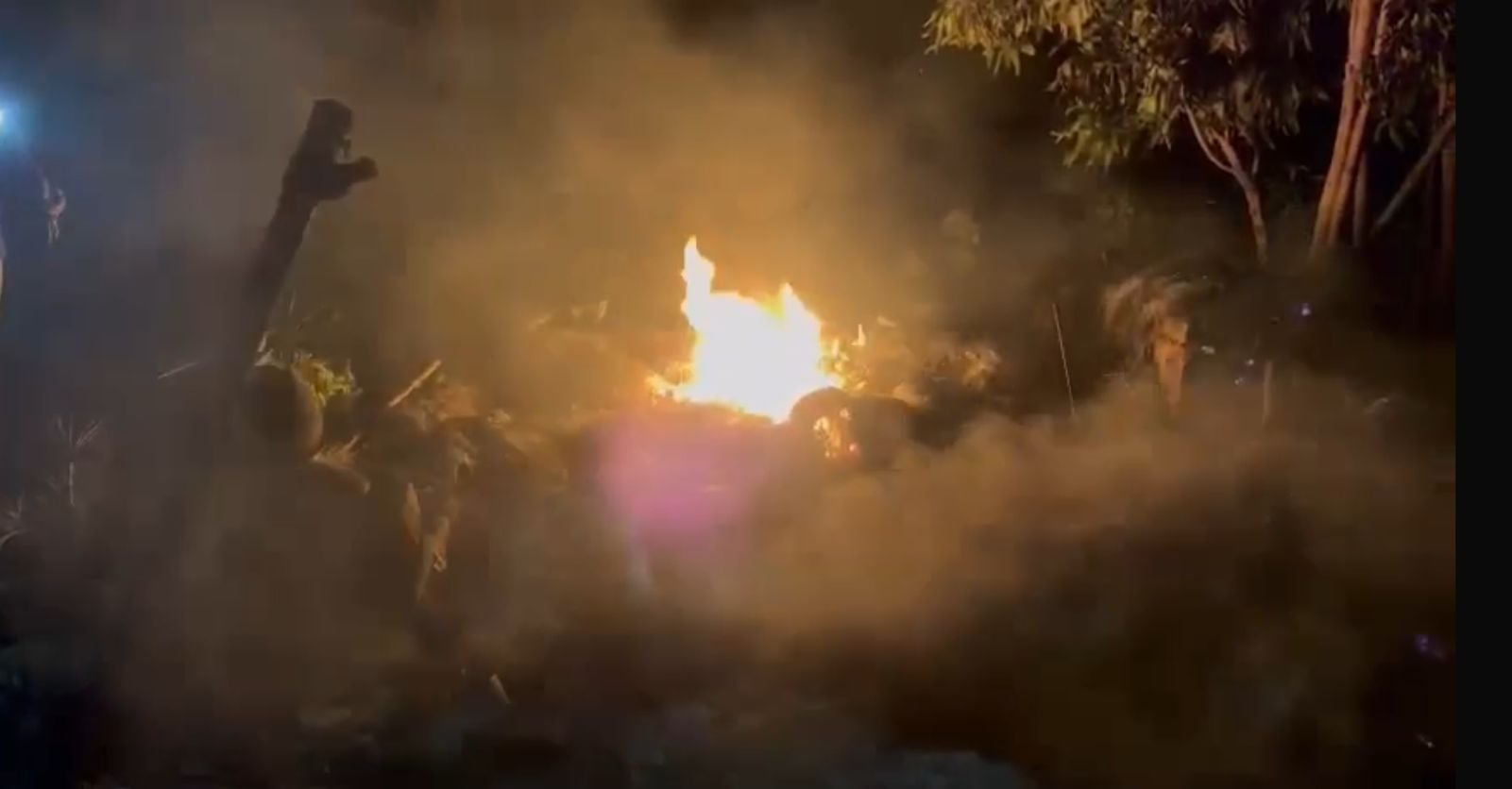 BIG BREAKING: बिहार में महादलित परिवार के 80 घरों  को दबंगों ने किया आग के हवाले , इलाक़े में मची चीख पुकार