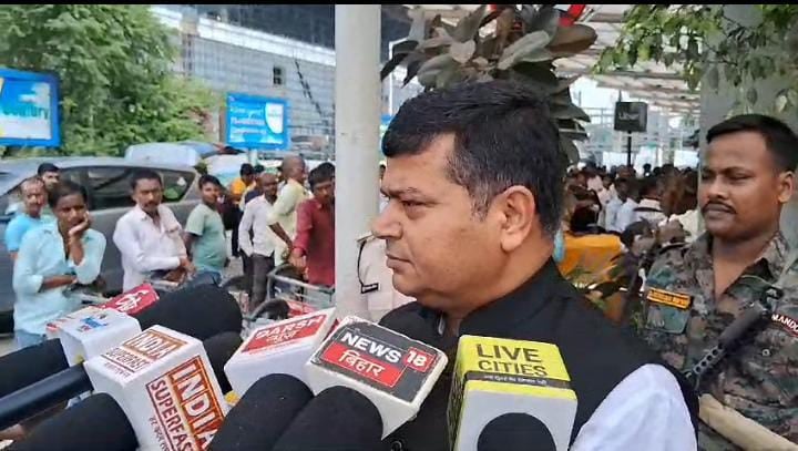 लैंड फॉर जॉब मामले में लालू का पूरा कुनबा है संलिप्त, जाएंगे जेल! केंद्रीय मंत्री राज भूषण निषाद ने दिया ये बयान