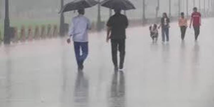 Weather Update: झारखंड के इन जिलों में आज गरज के साथ बारिश की संभावना,वज्रपात से रहें सावधान
