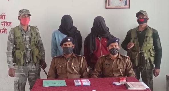 लूट कांड के दो आरोपी को पुलिस ने हथियार के साथ किया  गिरफ्तार