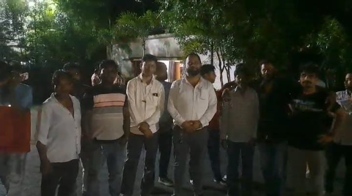 लौहनगरी में लव जिहाद! लड़की को प्रेमजाल में फंसाया फिर लेकर हुआ फरार, हिंदू संगठन और परिजनों ने थाना में किया हंगामा