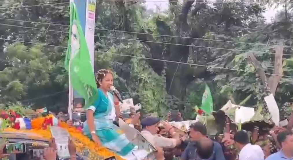 पूर्व मुख्यमंत्री चंपाई के गढ़ में कल्पना की दहाड़! रोड शो और जनसभा कर भरा हुंकार