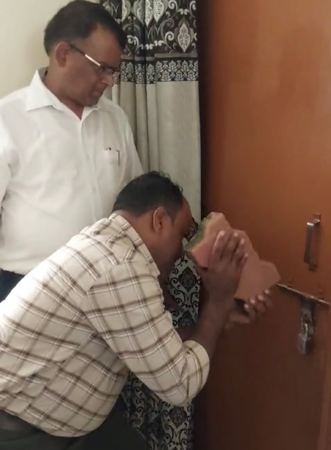 CO साहेब को कुर्सी पर बैठनी थी, इसलिए तुड़वाया ऑफिस का ताला, जानिए एक अधिकारी के प्रभार ग्रहण करने की बेचैनी की ताजा कहानी