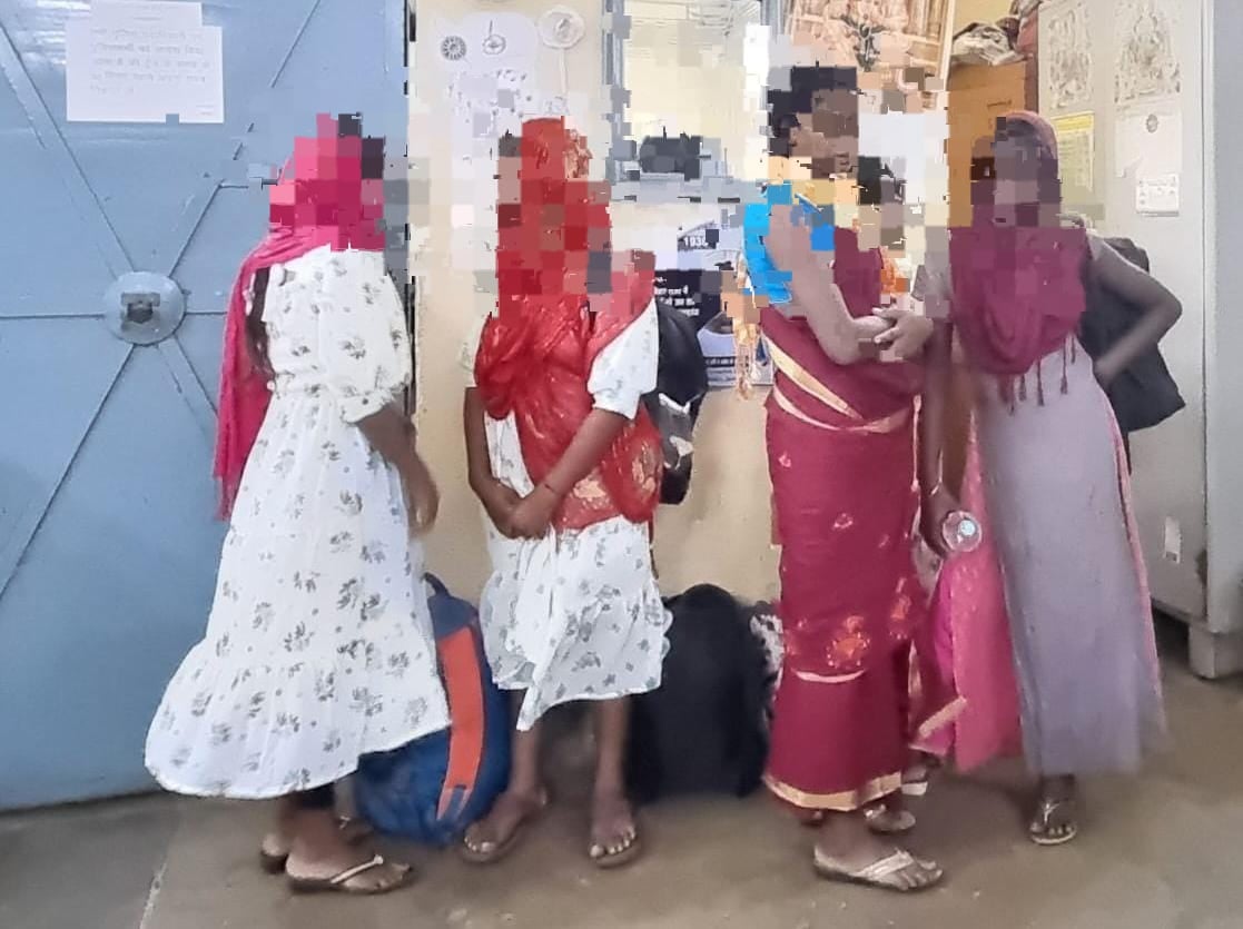 साहिबगंज:मानव तस्करी के खिलाफ़ जिला प्रशासन की बड़ी कार्रवाई, भागलपुर रेलवे स्टेशन से साहिबगंज व पाकुड़ की कई लड़कियां बरामद