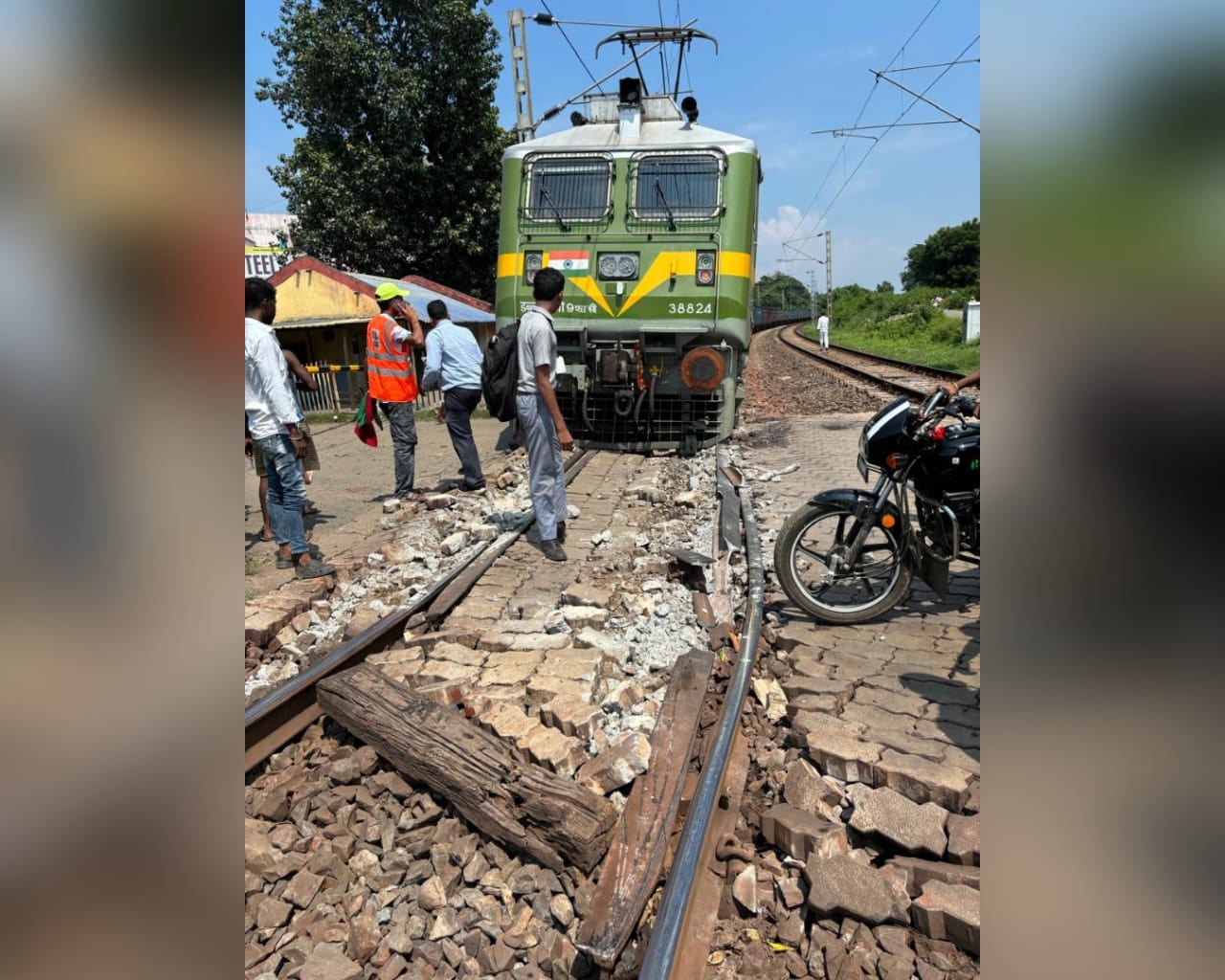 Breaking: सरायकेला में रेल हादसा, चांडिल स्टेशन के समीप पटरी से उतरी मालगाड़ी, आवागमन बाधित