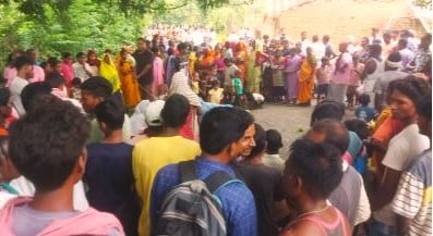 गोड्डा में तीन बच्चों की मां के साथ पकड़ा गया ASI, ग्रामीणों ने बनाया बंधक, खंभे से बांधा