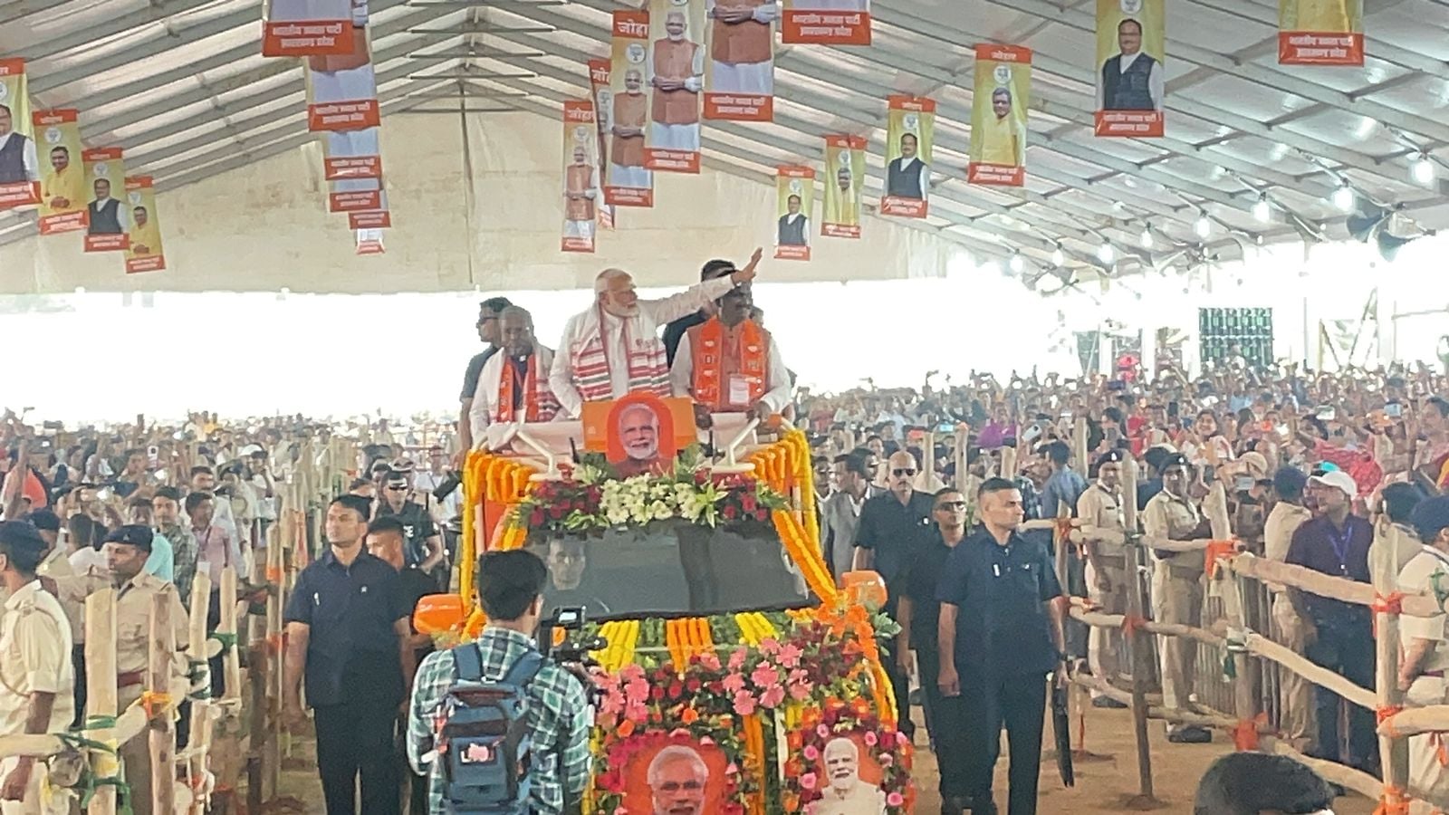 हजारीबाग के मटवारी गांधी मैदान में बोले PM मोदी, कहा-झारखंड से उनका दिल का रिश्ता