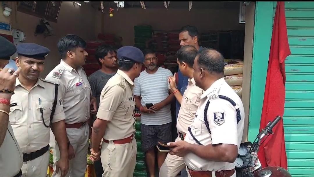 Breaking: भागलपुर में अपराधियों का तांडव, दिनदहाड़े चावल व्यवसाई से पांच लाख की लूट, सीसीटीवी फुटेज खंगाल रही पुलिस