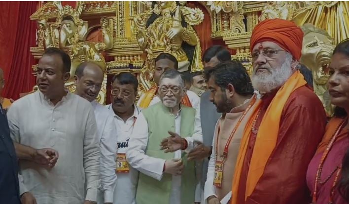 रांची: राम मंदिर के प्रारूप में बना पूजा पंडाल का राज्यपाल ने किया उद्घाटन, आज से खुला मां के दरबार का पट