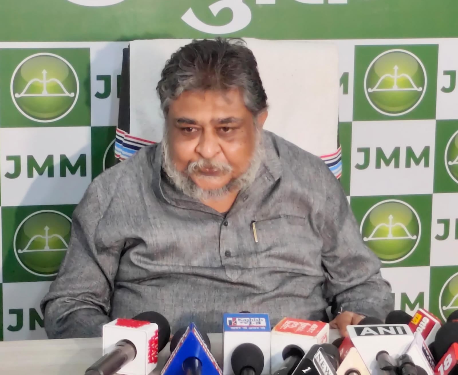 झामुमो का भाजपा के मेनिफेस्टो पर वार, कहा - बीजेपी हेमंत सरकार के योजना को कर रही कॉपी पेस्ट