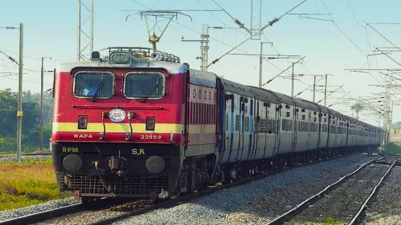 यात्रीगण कृपया ध्यान दें! रेलवे ने 10 ट्रेनों को किया रद्द, कई का बदला रूट, देखें लिस्ट