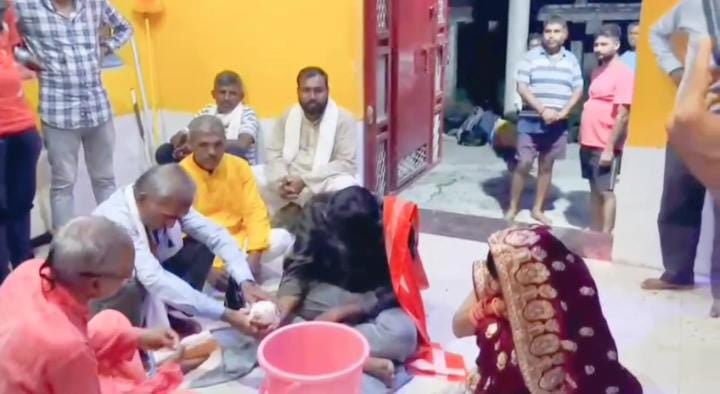 Bihar News:प्रेमिका से मिलने पहुंचे प्रेमी को लड़की के घरवालों ने रंगे हाथ दबोचा, फिर जो हुआ वो हैरान करनेवाला था