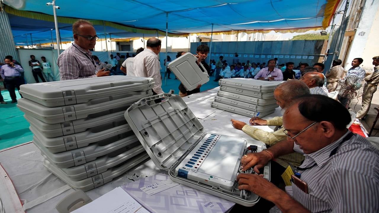हरियाणा में हैट्रिक की ओर भाजपा, 49 सीटों पर चल रही आगे, जानें जम्मू-कश्मिर का हाल