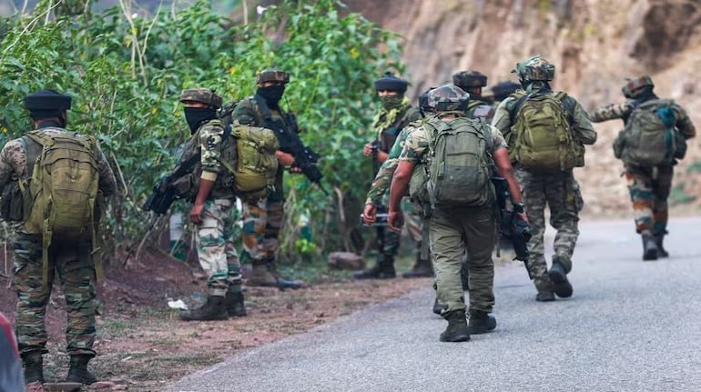 BIG BREAKING : J&K में आतंकियों ने 2 सेना जवानों को किया किडनैप, एक सुरक्षित निकला, दूसरे जवान का मिला शव