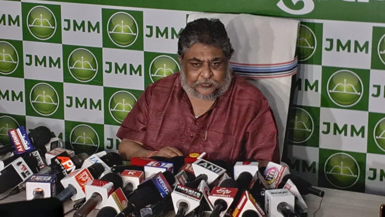 लोकतंत्र को बेचने में लगी भाजपा और चुनाव आयोग! झामुमो ने बताया EC और भाजपा को बंटी-बबली