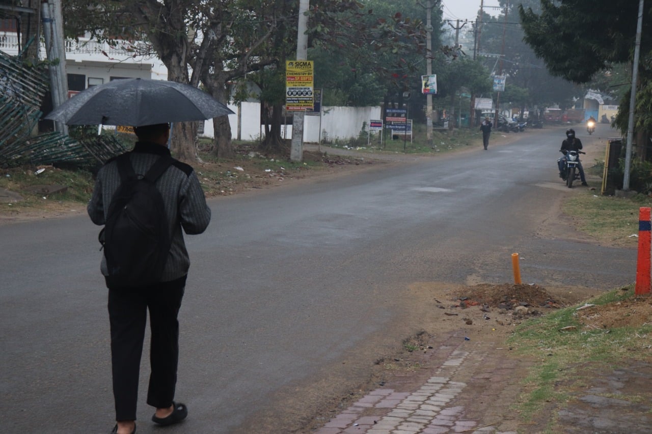 धनबाद में बदला मौसम का मिजाज ,हल्की बारिश के साथ छाए रहे बादल