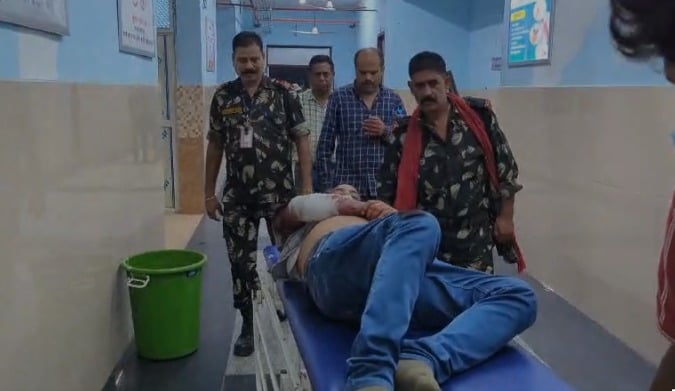 बेखौफ अपराधियों ने चलती ट्रेन में लूटपाट की घटना को दिया अंजाम, विरोध करने पर एक यात्री को मारी गोली