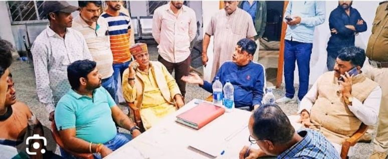 नेता प्रतिपक्ष राहुल गांधी के धनबाद पहुंचने के कुछ घंटे पहले कांग्रेसियों में मारपीट,पढ़िए क्यों जिला अध्यक्ष हैं सवालों के घेरे में