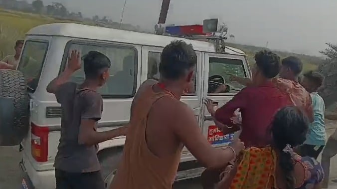 एक बार फिर मोतिहारी पुलिस पर हमला, जान बचाने के लिए करनी पड़ी हवाई फायरिंग