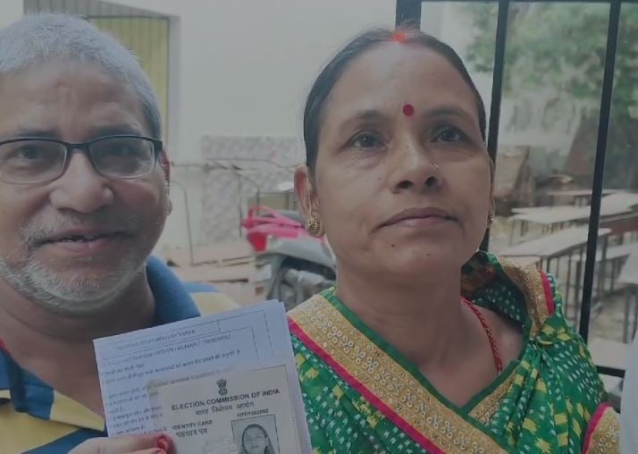 लोकतंत्र का महापर्व आज, गढ़वा जिले को दो विधानसभा क्षेत्रों में हो रहें मतदान, बूथों पर लंबी कतार