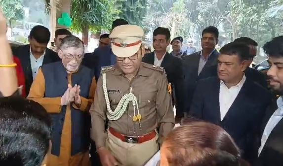 राज्यपाल संतोष गंगवार ने किया मतदान, झारखंड के लोगों से की वोट की अपील