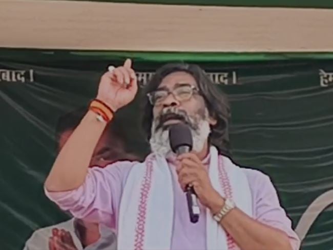 दुमका में सीएम हेमंत सोरेन ने भाजपा पर जमकर साधा निशाना, जनता से बसंत सोरेन के पक्ष में मतदान करने की अपील