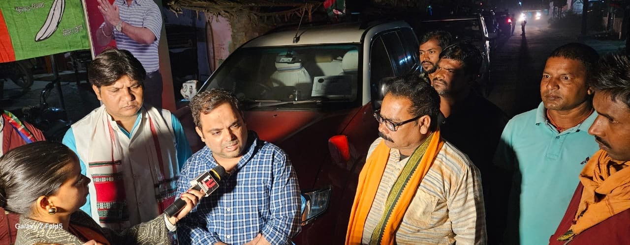 Big Breaking : आजसू प्रत्याशी पर बम से हमला!कई गाड़ी क्षतिग्रस्त,मौके पर पहुंचे पुलिस अधिकारी