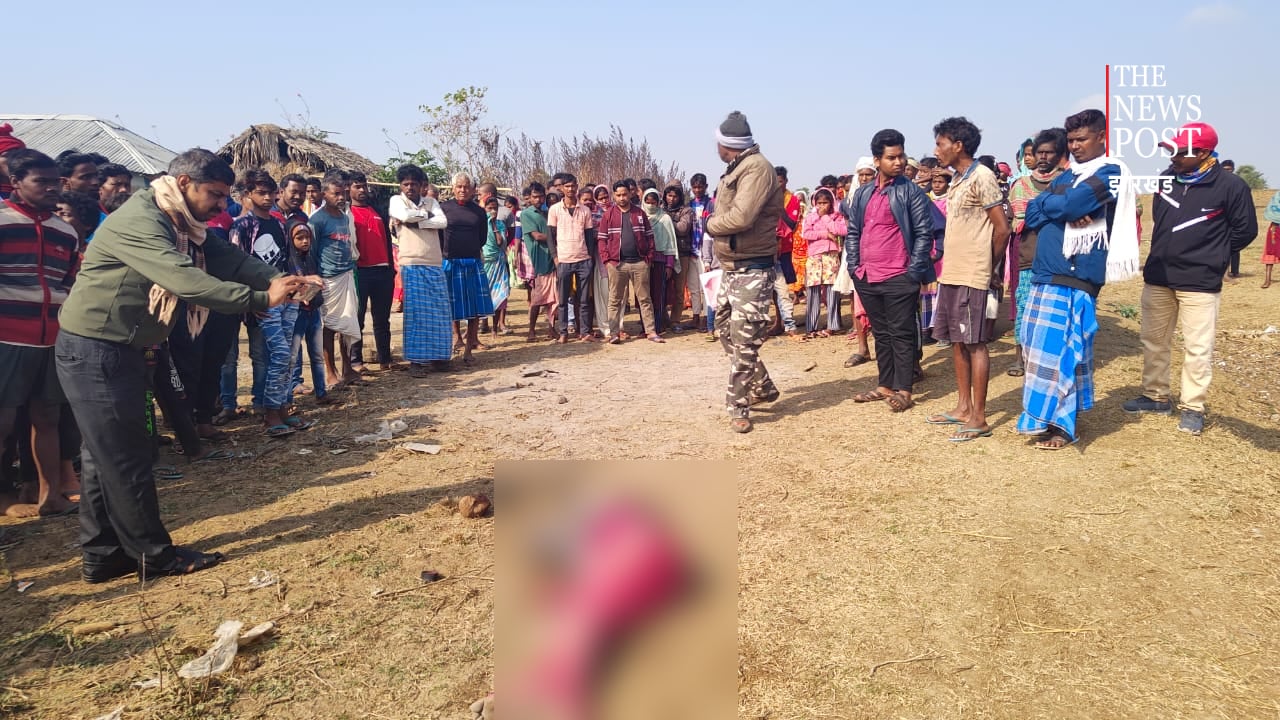 आधी रात को किसी से मिलने निकली युवती, सुबह घर के बाहर पड़ी मिली लाश