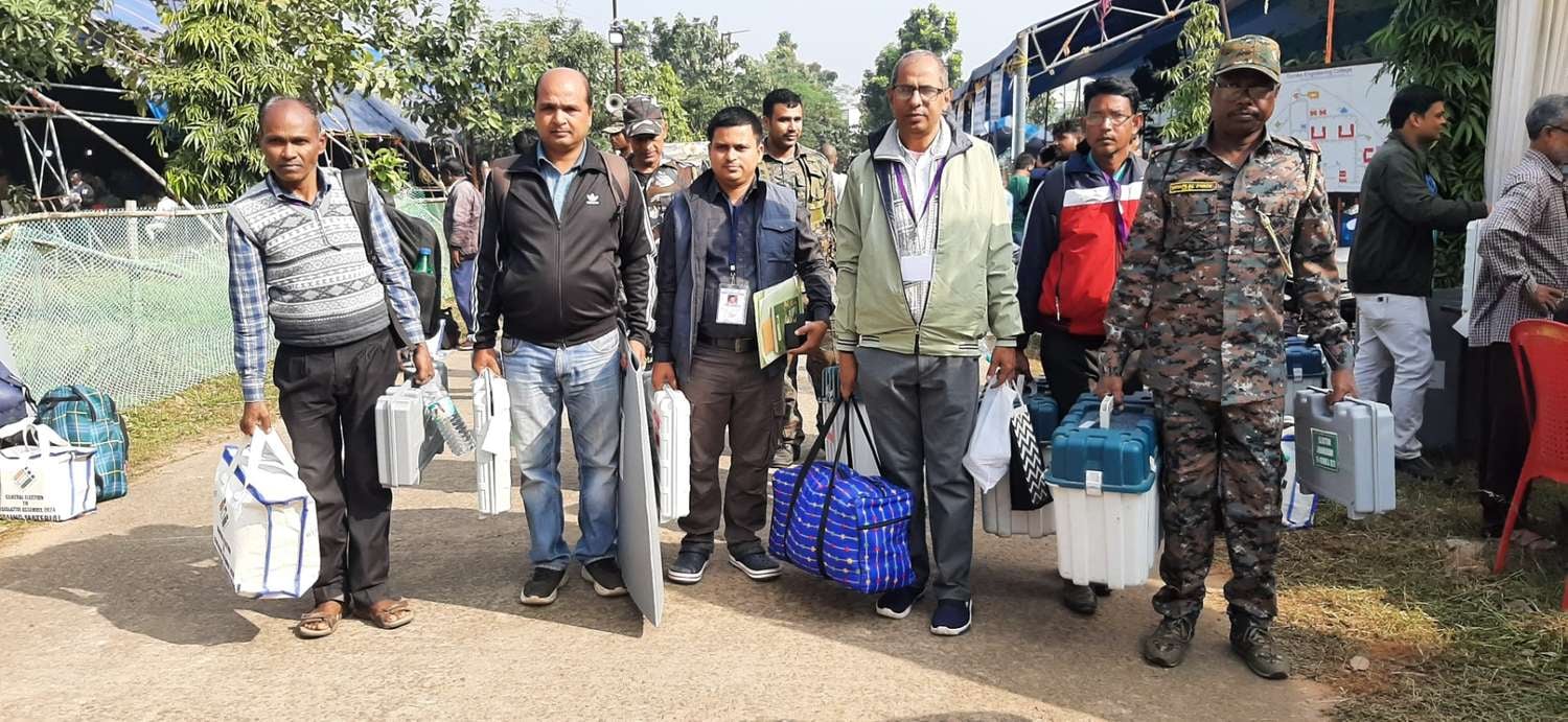 दुमका जिला के 4 विधानसभा सीट पर मतदान कल, प्रशासन ने की तैयारी पूरी, इतने मतदाता करेंगे अपने मताधिकार का प्रयोग