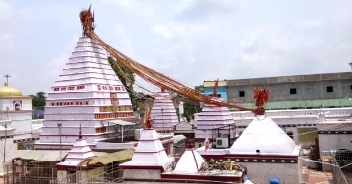 बासुकीनाथ में त्रिशुल और ध्वजा का दर्शन कर  धन्य हुए शिवभक्त