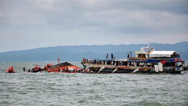 नाव दुर्घटना में मरने वालों की संख्या बढ़ने की आशंका, अभी तक 27 शव बरामद, जानिए कहां का है मामला