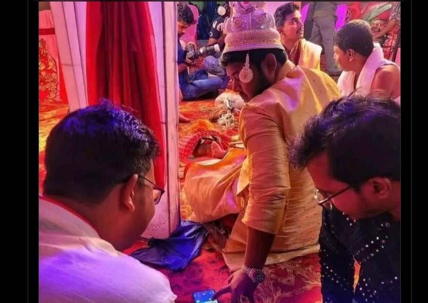 एक शादी ऐसी भी, मंडप में दूल्हे ने किया कुछ ऐसा कि दुल्हन भी हो गई हैरान, वायरल पोस्ट देख लोगों की नहीं रुक रही हंसी