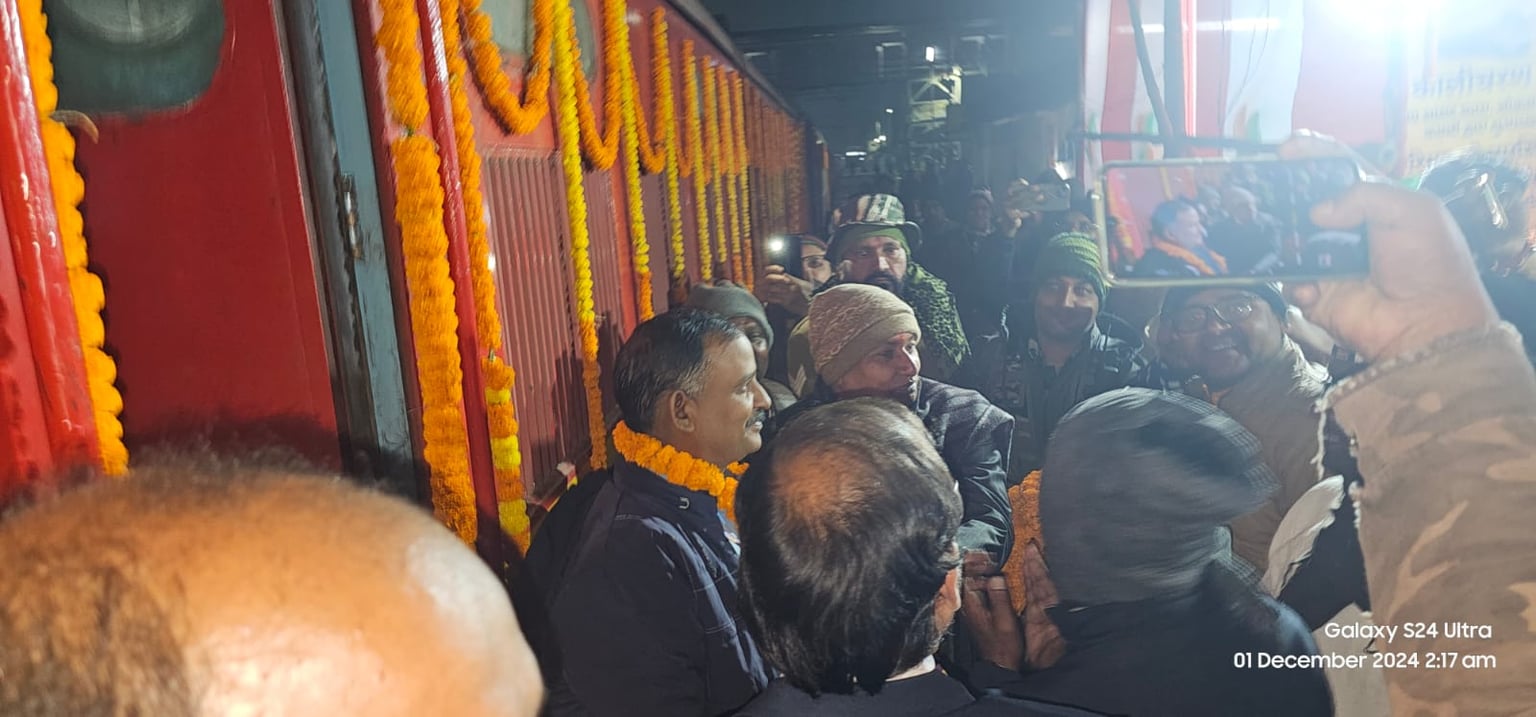 लातेहार: बरवाडीह से सीसीबी ट्रेन का शुभारंभ, लोगों में उत्साह