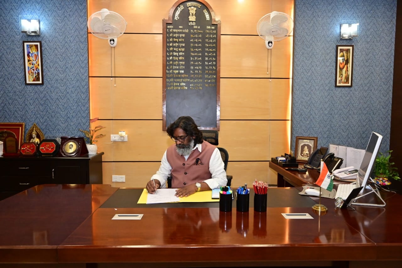 चुनाव के बाद मंत्रालय में सीएम हेमंत लगा रहे अधिकारियों की क्लास! कई को मिल सकती है बड़ी जिम्मेवारी तो कुछ पर हो सकती है कार्रवाई