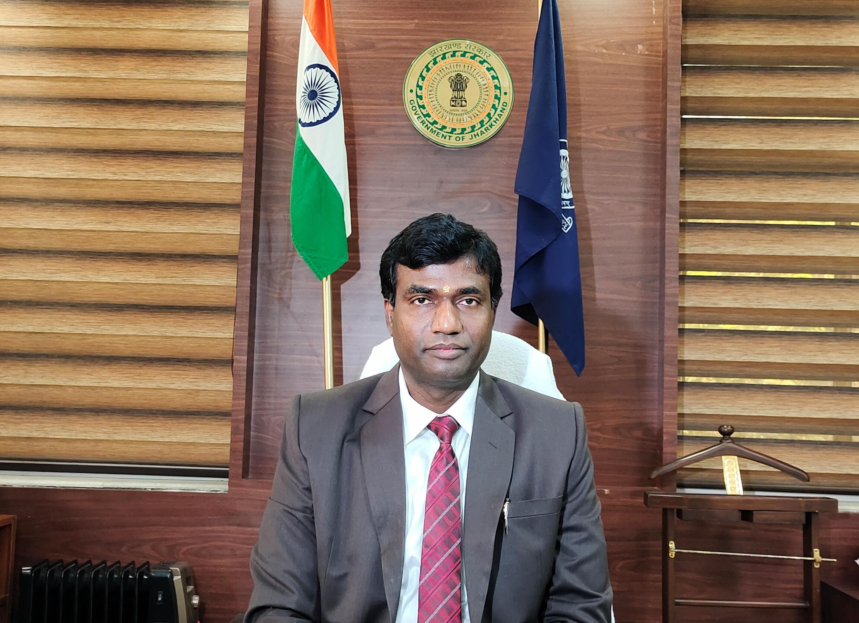 रांची के डीसी ने क्यों जारी किया व्हाट्सअप नंबर जानिए, अंदर की वजह