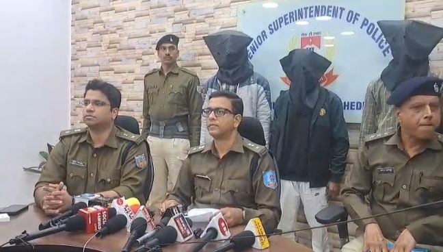 जमशेदपुर : आइसक्रीम फैक्ट्री मालिक के घर पर फायरिंग मामले में तीन हिस्ट्रीशीटर गिरफ्तार, पुराने विवाद में चलाई थी गोली