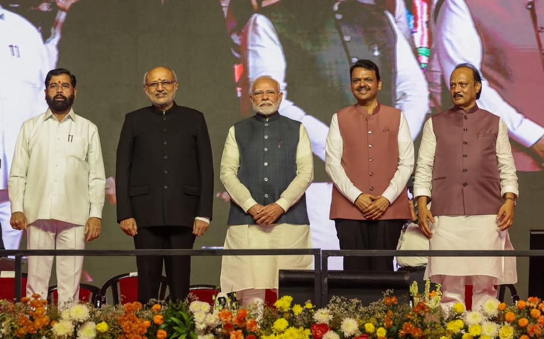 महाराष्ट्र में बड़े सस्पेंस के बाद देवेंद्र फडणवीस के नेतृत्व में बनी सरकार, एकनाथ शिंदे क्यों सरकार में शामिल होने के लिए हुए मजबूर, जानिए