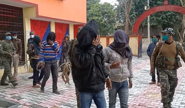 गुमला पुलिस के हत्थे चढ़े माओवादी निर्मल मिंज के सहयोगी, हथियार के साथ चार अपराधी गिरफ्तार